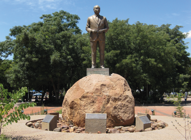 yb-sertse-khama-statue